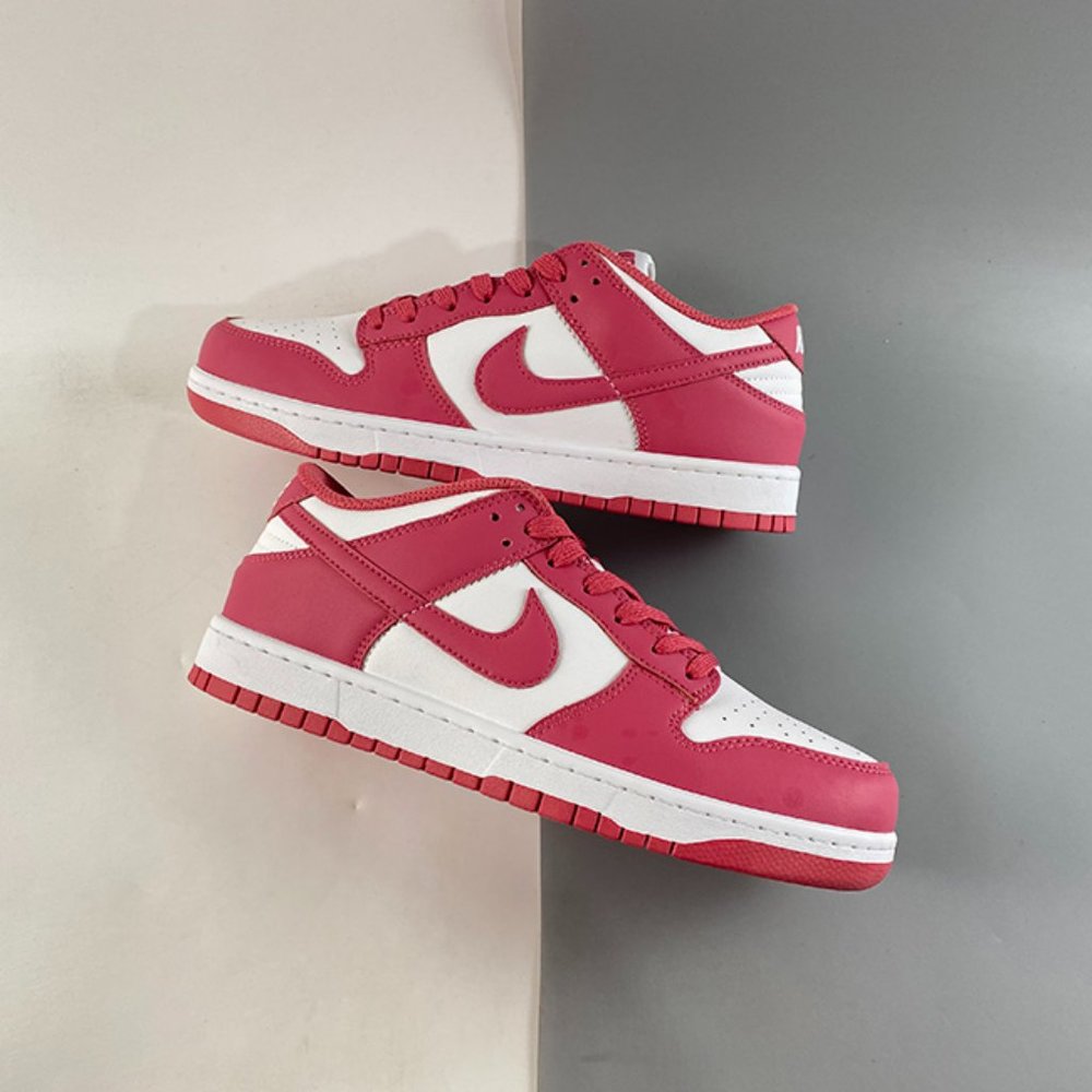 Nike Dunk Low  Pink Sneakers
